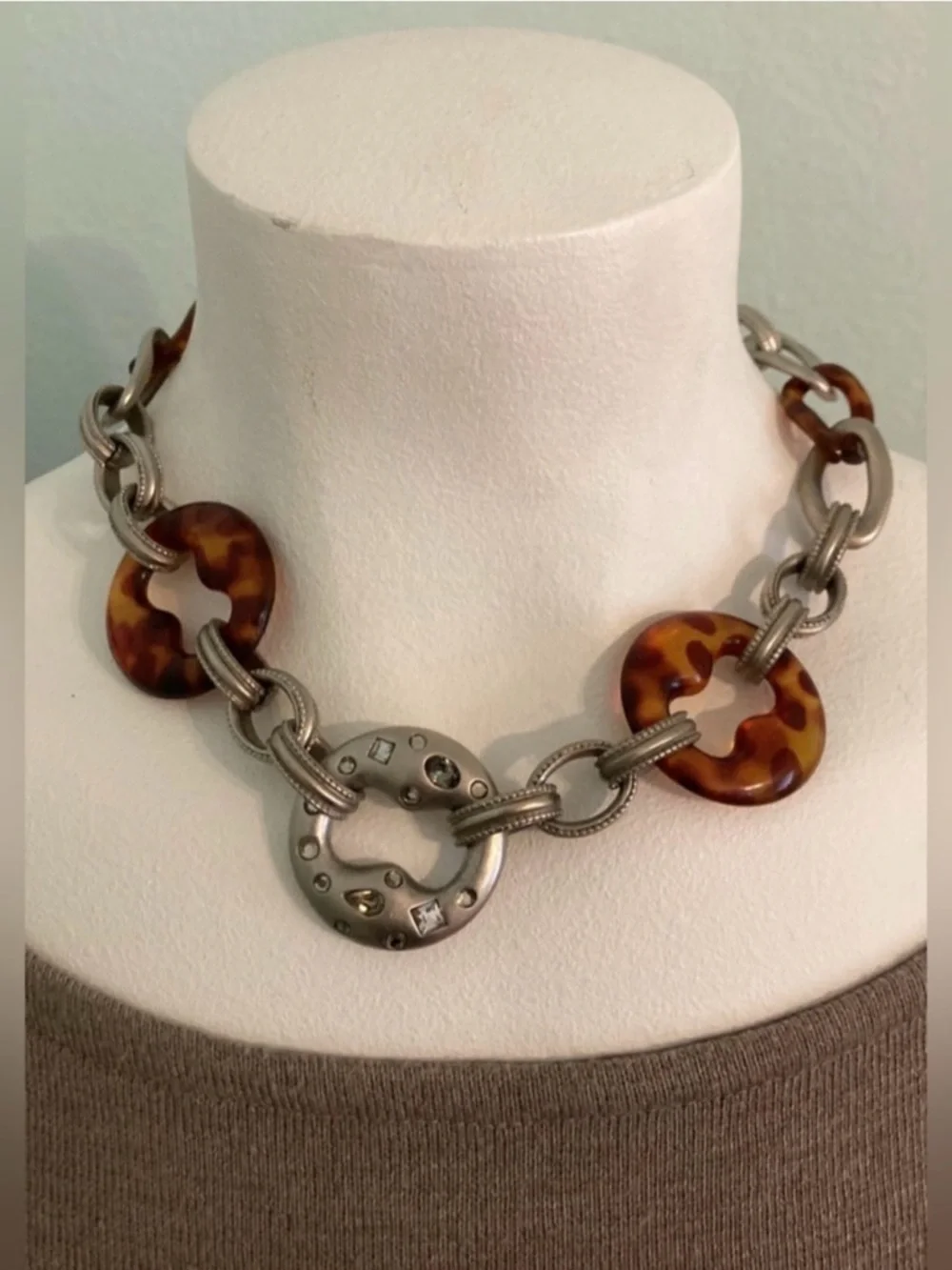 Chico's chunky tortoiseshell necklace with silvertone links
